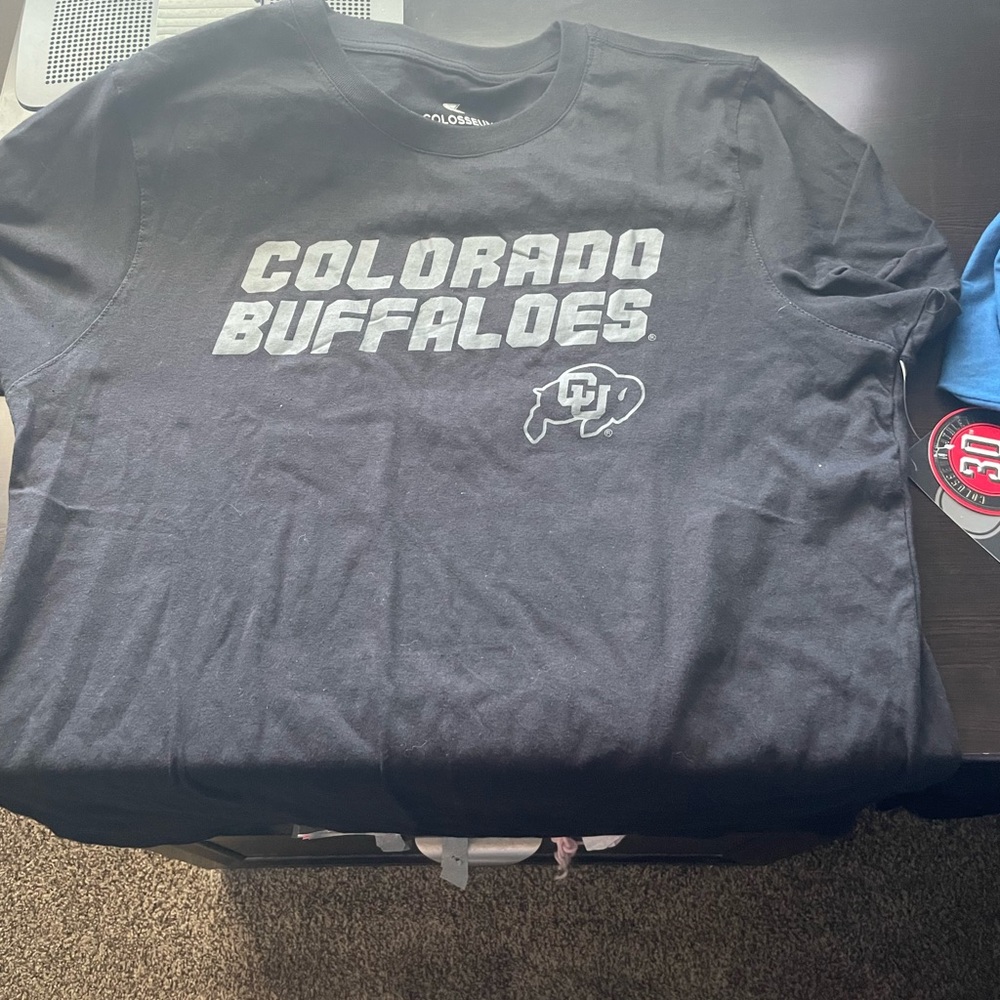 Colorado Buffalo 🦬- Men’s XL T-Shirt - New With Tags